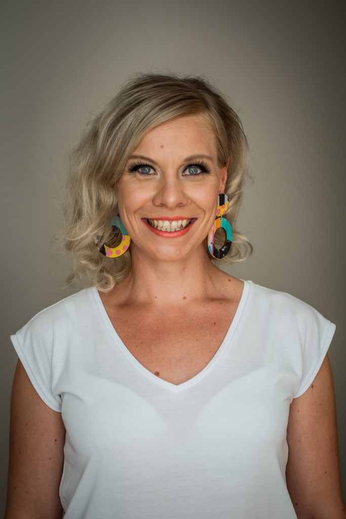 katriliira laulaja lauluopettaja laulukoulutus taustalaulu podcast