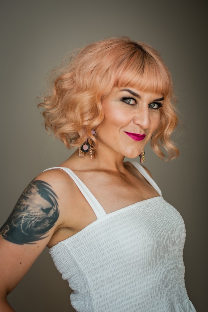 annikatepponen laulaja lauluopettaja laulukoulutus taustalaulaja